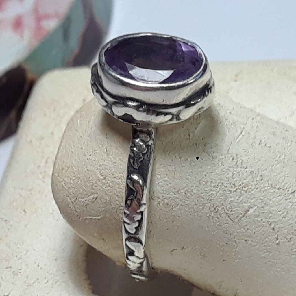1.0ct Natural Oval Amethyst Fancy Bezel Sterling Silver Sculpted Shank Ring20026